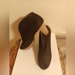 Paul Green size 8 ( 5 1/2 on shoe) black suede Verona deep V cut peep toe